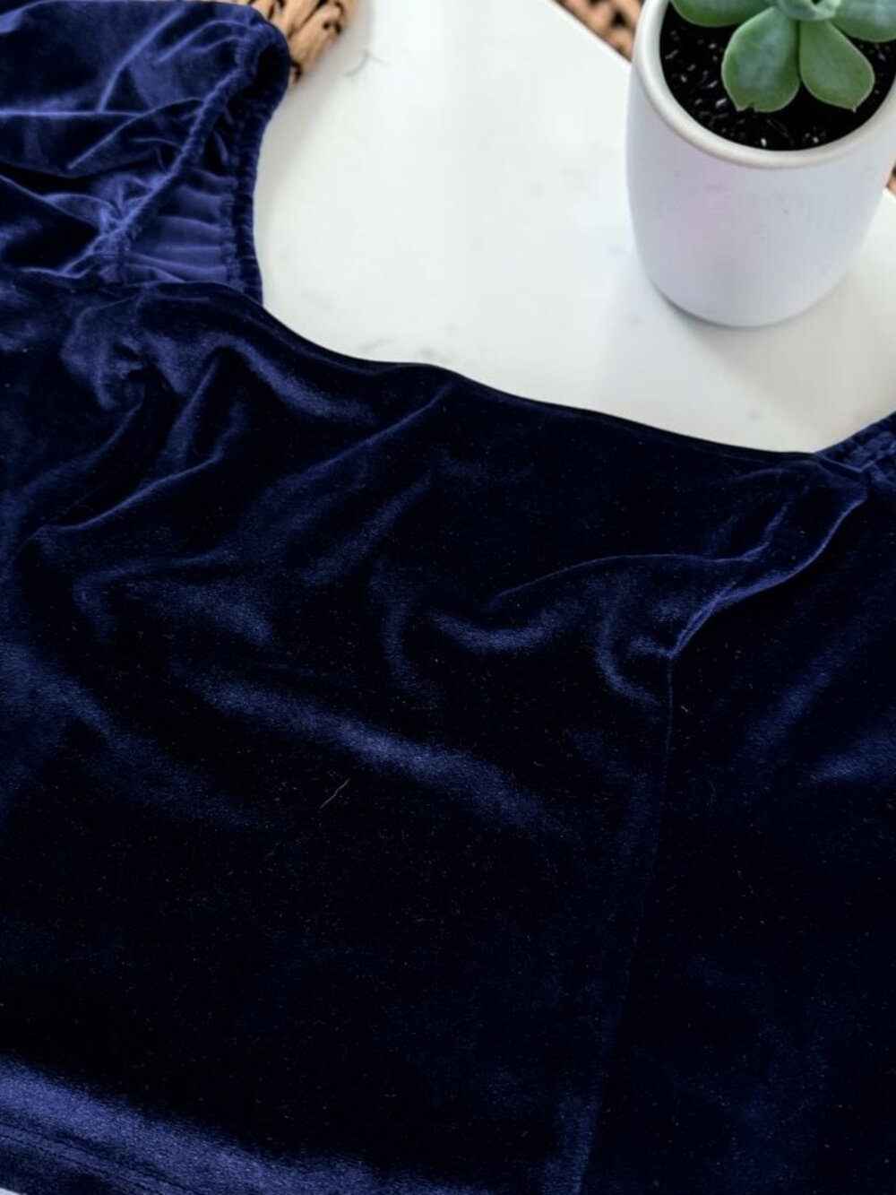 Abercrombie & Fitch Navy Blue Velvet Crop Top Blouse Size Large Puff Sleeve - Picture 6 of 8